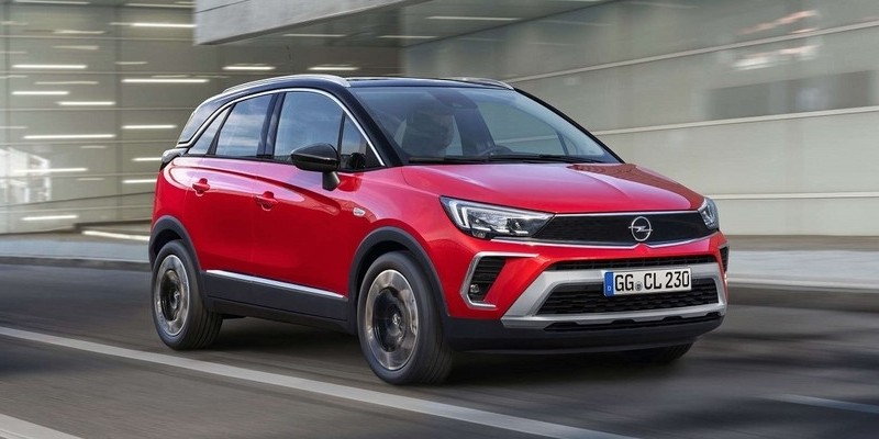 piros opel crossland